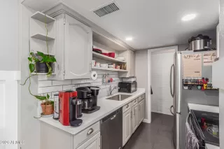 Photo #5: 6980427 Listing