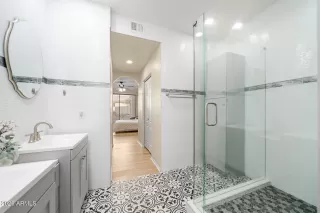 Photo #6: 6980856 Listing