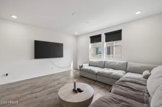 Photo #5: 6980926 Listing 