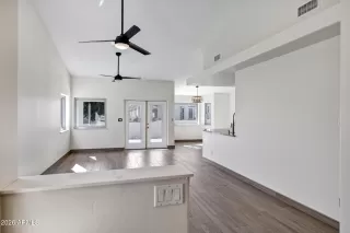 Photo #5: 6981689 Listing 