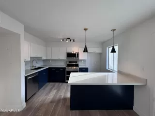 Photo #5: 6982867 Listing 