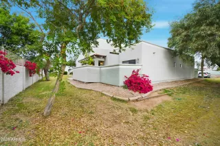 Photo #2: 6982882 Listing