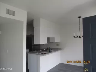 Photo #6: 6983738 Listing