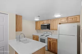 Photo #6: 6984118 Listing 