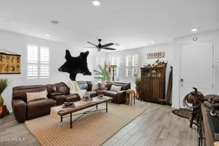 Photo #4: 6984490 Listing