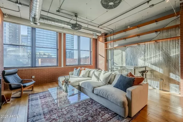 MLS: 6984508 Condo For Sale