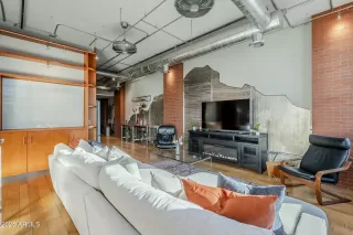 Photo #2: 6984508 Listing