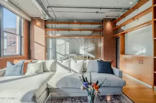 Photo #4: 6984508 Listing