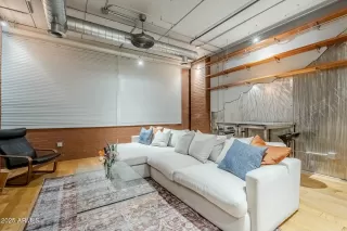 Photo #6: 6984508 Listing