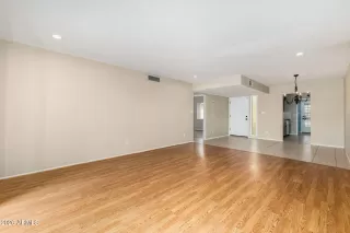 Photo #5: 6984726 Listing 