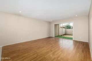 Photo #6: 6984726 Listing 