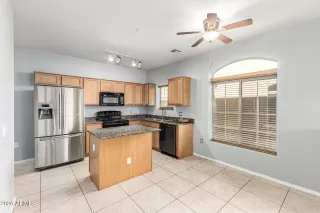 Photo #5: 6984874 Listing