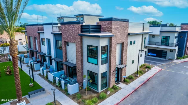 MLS: 6984912 Condo For Sale