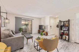 Photo #5: 6986248 Listing 