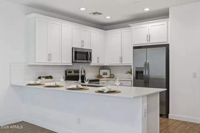 MLS: 6986686 Condo For Sale