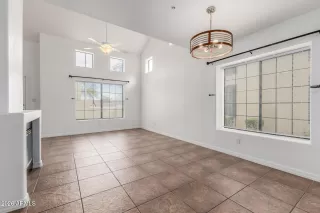 Photo #6: 6986718 Listing