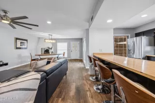 Photo #6: 6986907 Listing