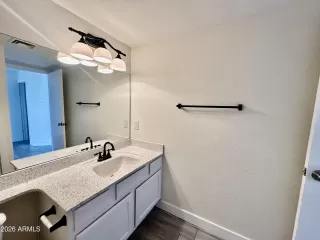 Photo #5: 6987935 Listing