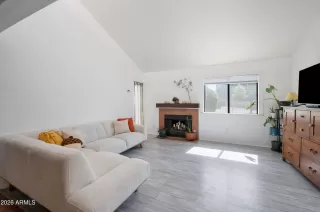 Photo #4: 6988769 Listing