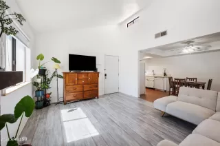 Photo #5: 6988769 Listing