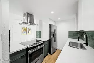 Photo #5: 6989786 Listing