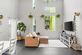 Photo #2: 6989872 Listing