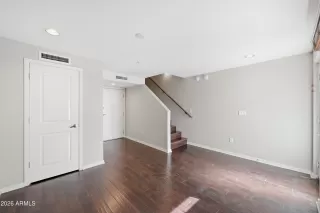 Photo #4: 6990116 Listing