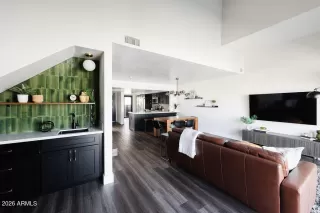 Photo #2: 6990460 Listing 