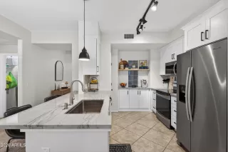 Photo #5: 6991626 Listing 