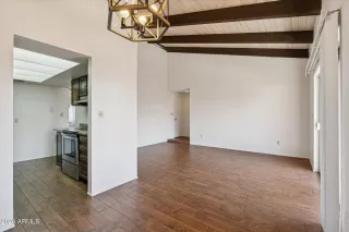 Photo #5: 6992649 Listing