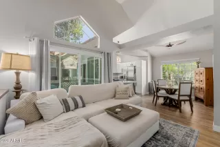 Photo #5: 6992848 Listing 