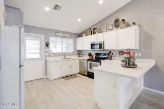 Photo #5: 6993202 Listing