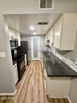 Photo #3: 6995441 Listing 