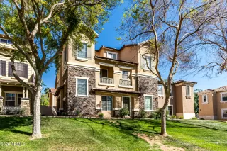 Photo #5: 6996417 Listing