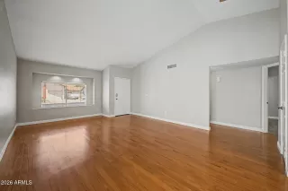 Photo #5: 6996533 Listing