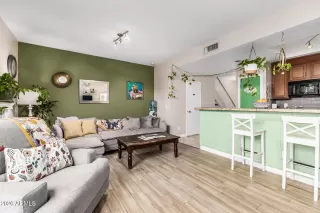 Photo #6: 6997110 Listing 