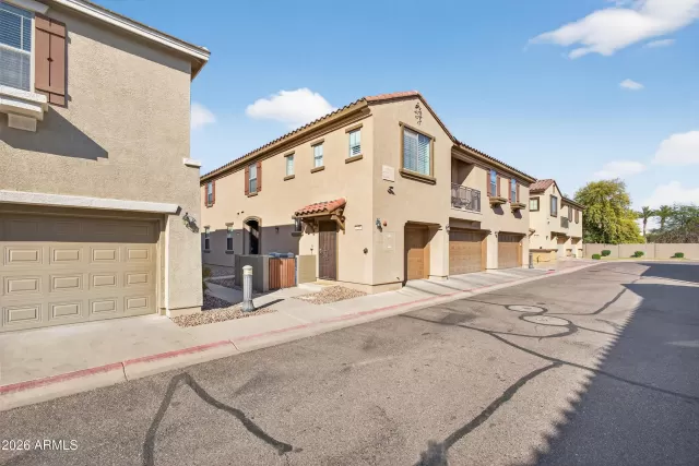 MLS: 6998102 Condo For Sale