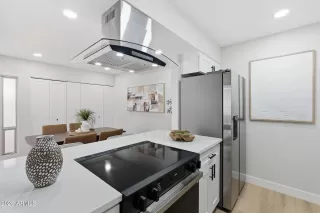 Photo #2: 6998289 Listing