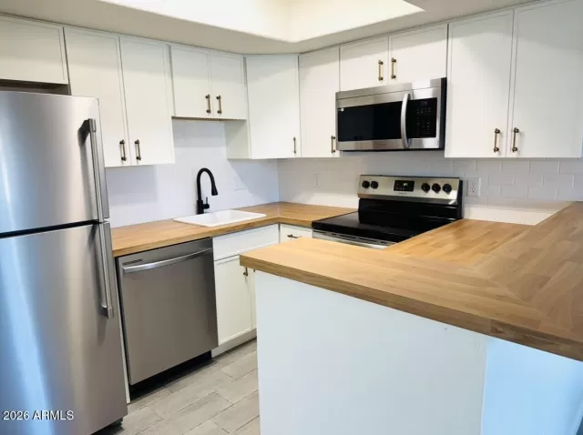 MLS: 6998933 Condo For Sale