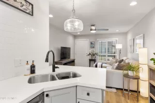 Photo #5: 6999402 Listing 