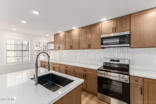 Photo #1: 7000383 Listing 