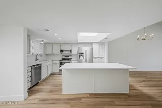 Photo #4: 7001107 Listing