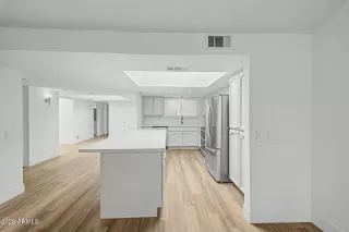 Photo #5: 7001107 Listing