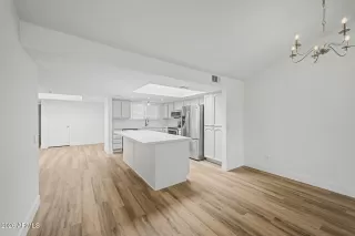 Photo #6: 7001107 Listing