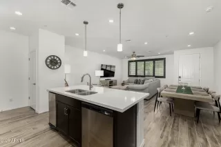 Photo #6: 7001342 Listing