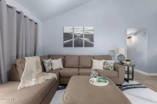 Photo #6: 7001410 Listing