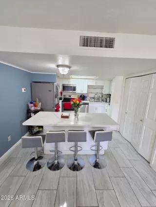 Photo #5: 7006189 Listing