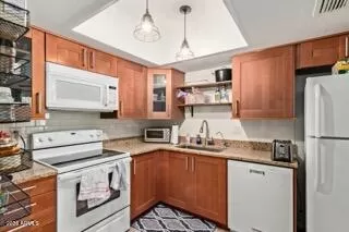 Photo #2: 7006857 Listing 