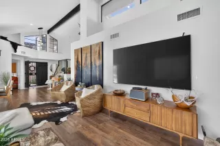 Photo #3: 7009768 Listing