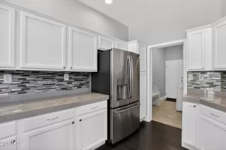 Photo #5: 7010093 Listing 